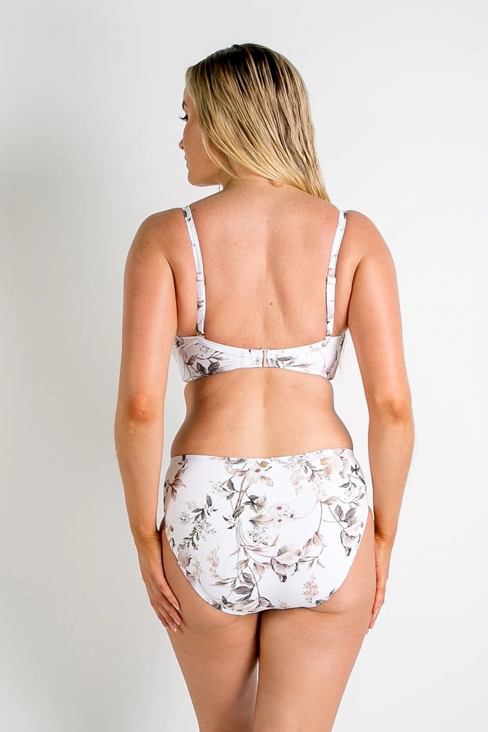 Sunseeker Ariel Ruched Mid Rise Pant 4 Sunseeker Ariel Ruched Mid Rise Pant - Image 4